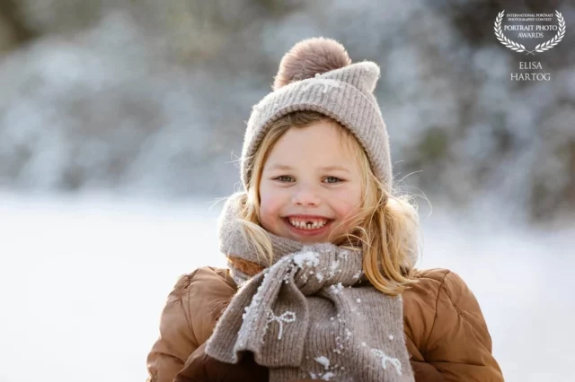 ~ Winnend portret ❄️🏆🥹 Portrait Photo Awards 117th Collection.
.
.
#portraitphotoawards #award #photo #snow #sneeuw #portrait #dankbaar #canon #elisahartogfotografie
